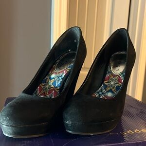 Madden Girl Black Wedges Size 7